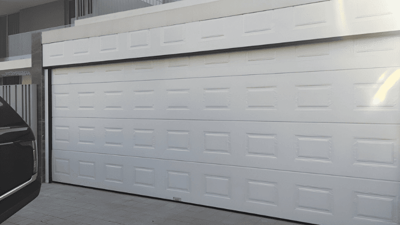 Motorised garage door